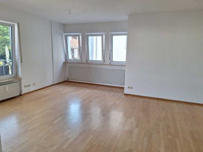 Freundliche und gepflegte 3,5-Zimmer-Wohnung mit Balkon und EBK in Hochdorf