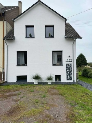 Einseitig angebautes Einfamilienhaus in idyllischer Südwestlage mit Fernblick