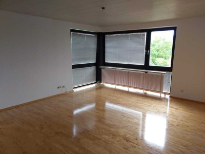 Ruhige und helle 2 Zimmerwohnung mit Balkon in gepflegter Wohnanlage in IN Süd
