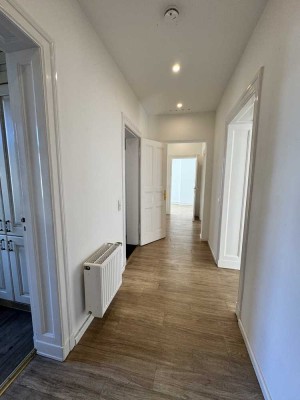 Geräumige 3 Zimmer Wohnung mit Wintergarten