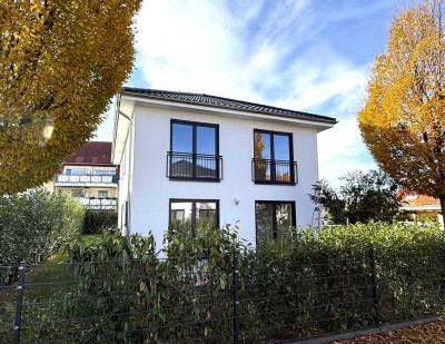 Sofort bezugsfertig! Einfamilienhaus BJ 2022
Top-Lage bei Leipzig & Halle
143 qm und 5 Zimmer