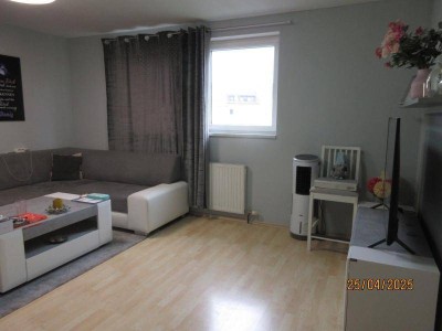 Makartstraße 8,3: Single/Paar: Schöne DG-Wohnung, 2 Zimmer, 42.06m2 WNFL und ausgebautem Spitzboden mit 35,44m2,3.Stock, Parkplätze!