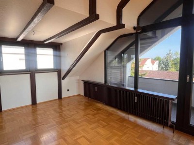 großzügige 3-Zimmer DG-Wohnung mit wunderschönem Blick ins Grüne