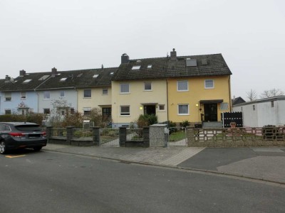 Weiterstadt! **Wunderschönes Reihenmittelhaus mit riesigem Garten und großem Vorgarten**