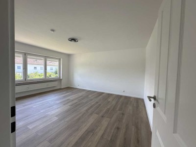 Helle, frisch sanierte 3 - Zimmerwohnung in zentraler Lage