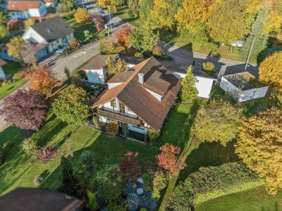 Einfamilienhaus mit Einliegerwohnung, Aufzug, Doppelgarage &amp; Traumgarten in Heroldstatt-Sontheim