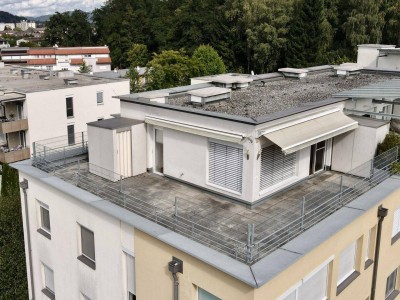 Exklusive Dachgeschoss-Maisonette mit supergroßer Terrasse und wunderbarem Fernblick &amp; Tiefgaragenparkplatz