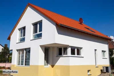 Einfamilienhaus mit Terrasse und Garage