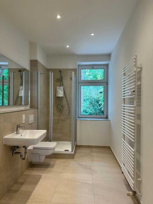 Hochwertig sanierte 2-Raumwohnung in Stötteritz mit modernem Bad und Vinylboden in Holzoptik