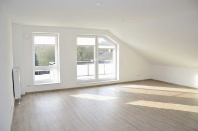 Moderne Dachgeschoss-Wohnung mit großzügiger Raumaufteilung und Südbalkon in Bad Zwischenahn