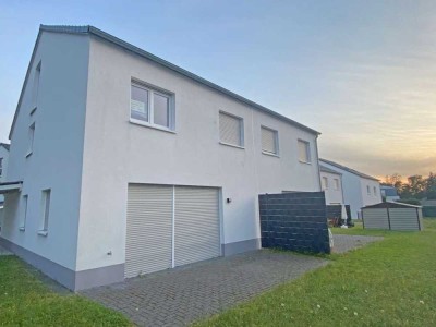 POCHERT IMMOBILIEN - Moderne große NEUBAU Doppelhaushälfte in Alsenborn