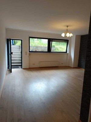 Soutterainwohnung mit sep. Eingang und kleinem Garten