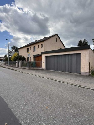 Zweifamilienhaus mit Charme & Privatsphäre in Toplage von Neusäß