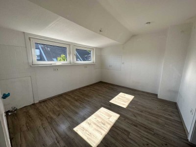 gemütliche Wohnung im DG günstig anzumieten