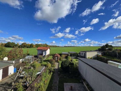 Wohnidyll mit Ausbaureserve und unverbauten Blick ins Grüne wartet in Pirna-Copitz auf Sie!