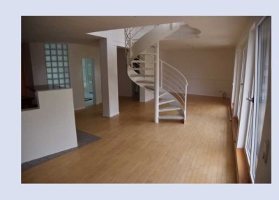 Helle 3,5-Zimmer Wohnung ( 120m²+ 30m² Extra Raum) in Köln-Longerich