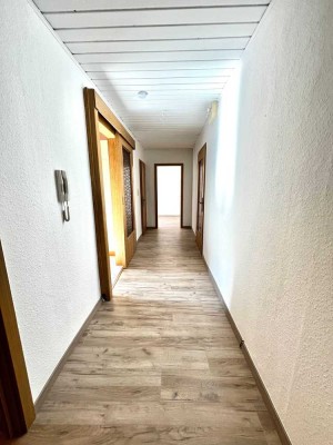 Neu renovierte 3-Zimmer-Wohnung im Dachgeschoss