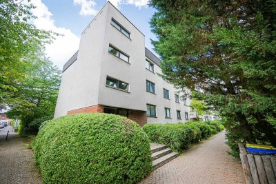 Ruhiges Wohnen In Rodenkirchen / Sürth. Vier Zimmer Wohnung mit Aufzug, Stellplatz und Balkon.