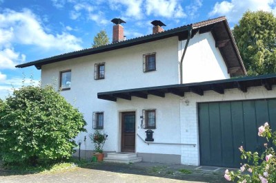 Paradiesischer Garten mit charmanten Einfamilienhaus