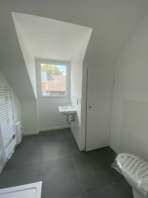 Erstbezug nach Vollsanierung // 1,5 Zimmer Wohnung über den Dächern von Rodenkirchen