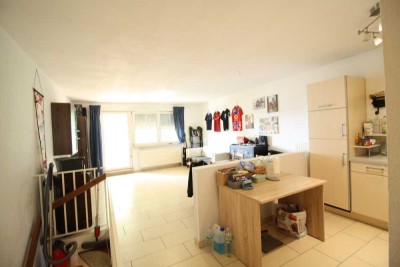 Exklusive 3-Raum-Maisonette-Wohnung mit Balkon und Einbauküche in Heppenheim