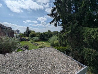 *** Terrassenwohnung mit eigenem Eingang, Garage, großem Garten + unverbaubarem Blick ins Grüne ***