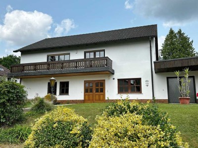 FREISTEHENDES EINFAMILIENHAUS MIT 742 m² GRUNDSTÜCK & GARAGE!