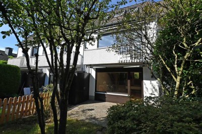 Heisinger Sahneschnittchen! Überarbeitungsbedürftiges RMH mit Garten & TG-Stellplatz in Bestlage