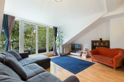 Lichtdurchflutete 3-Zimmer-Dachgeschosswohnung mit französischem Balkon
