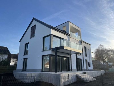 Erstbezug nach Kernsanierung–stilvolle Erdgeschosswohnung mit Terrasse und Garten (KfW-55-Standard)