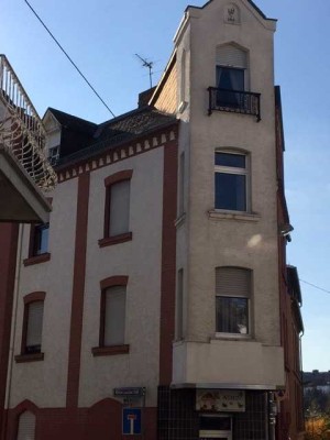 Sanierte Altbau-Wohnung mit zwei Zimmern, EBK, Bad in Wiesbaden-Dotzheim von Privat zu vermieten