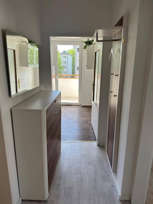 Moderne, neu sanierte Wohnung mit Balkon und Aufzug sowie Parkplatz
