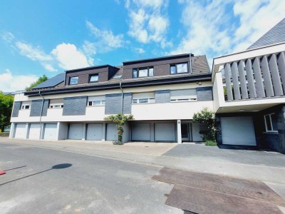 5,1 % Rendite! Für Kapitalanleger: 6-Familienhaus mit 9 Garagen in Citylage Opladen, top gepflegt