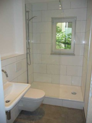KAISERSTRASSENVIERTEL - kernsanierte 3,5-Zimmer-WE in renov. Altbau - Balkon, Parkett, 2 Bäder !!!