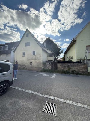 Grundstück mit Abrisshaus in zentraler Lage von Lauffen am Neckar – | Ideal für Neubau