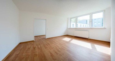 ** FRISCH SANIERT ** 2-Zimmer-Wohnung mit Südloggia