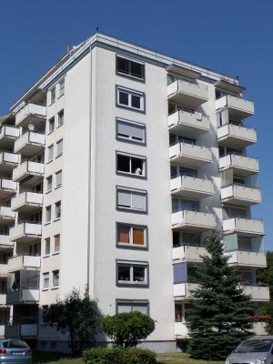 Bezugsfrei! Schöne 2-Zi. - Wohnung mit Garage in Offenhausen