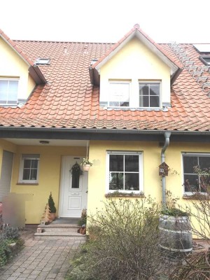 Sehr schönes Haus in idyllischer Wohnanlage in Straßenheim mit Garage