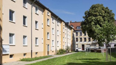 2 Zimmer mit EBK suchen Studenten