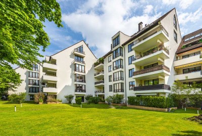 Lichtdurchflutete 4-Zimmer-Wohnung mit Balkon, 2 Bädern und Tiefgarage in Düsseldorf-Mörsenbroich
