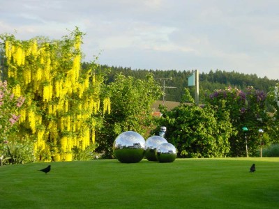 Exklusive und lichtdurchflutete Architektenvilla mit Doppelgrundstück in wohltuender Lage!