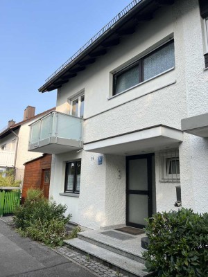 DHH - beste Lage USH! Großzügige helle Räume, moderne EBK, Garten mit überdachtem Sitzplatz, TG