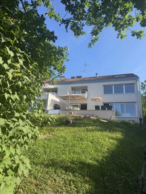 Exklusive, sanierte 4-Zimmer-Wohnung mit Balkon und EBK in Stuttgart- Schönberg