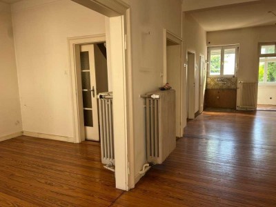 Charmanter Altbau - sanierungsbedürftiges Einfamilienhaus mit Garten