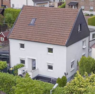 Zweifamilienhaus mit Garten, Dachterrasse & Stellplätzen – ideal für Familien oder Kapitalanleger