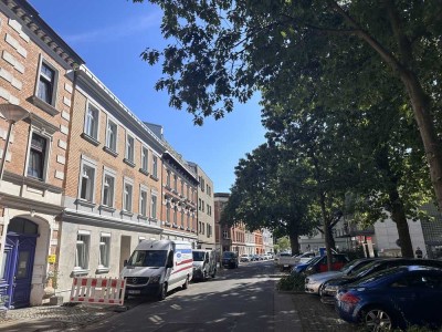 Charmante, gemütliche 2-R-WHG im san. Altbau mit Balkon