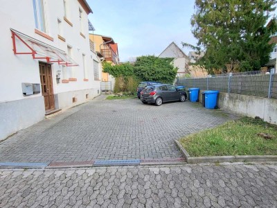 Charmante Wohnung mit Kamin, viel zusätzlichem Raum und Pkw.-Stellplatz