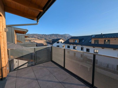 Bezugsfertig - ansprechende 3 Zimmer Erstbezugs-Dachgeschoss-Wohnung mit traumhaftem Ausblick im Ortszentrum Hallwang!
