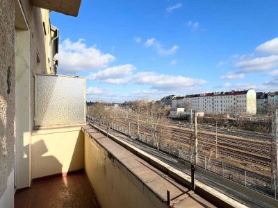 BEZUGSFREI ab Januar 2028 | 3 bis 4-Zi Altbau-Whg. in Lichtenberg im 2. OG | Sonnen-Balkon | WE5