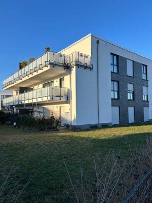 Wohnen in der Belle Etage -Attraktive 4-Zimmer Wohnung mit großem Sonnenbalkon- bezugsfrei !
